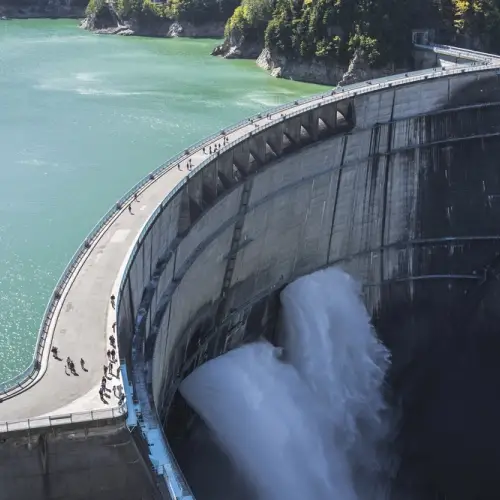 Wasserkraftwerk in Betrieb