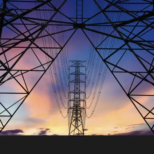Tour haute tension au crépuscule