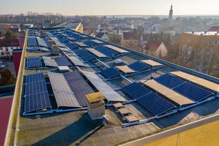 Granjas de paneles solares: qué es, ventajas e inconvenientes