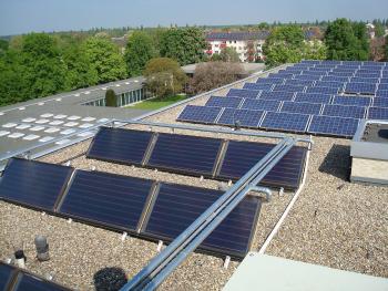 Captador solar plano