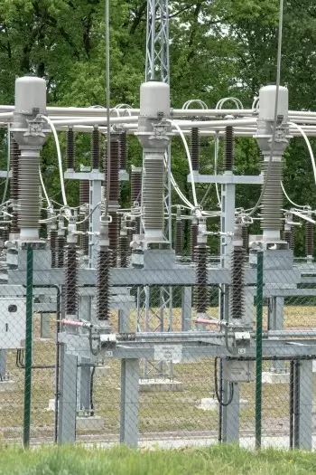 Subestación eléctrica de una instalación solar fotovoltaica conectada en red.